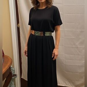 Casual Corner 2 piece black & green Culotte outfit size lg